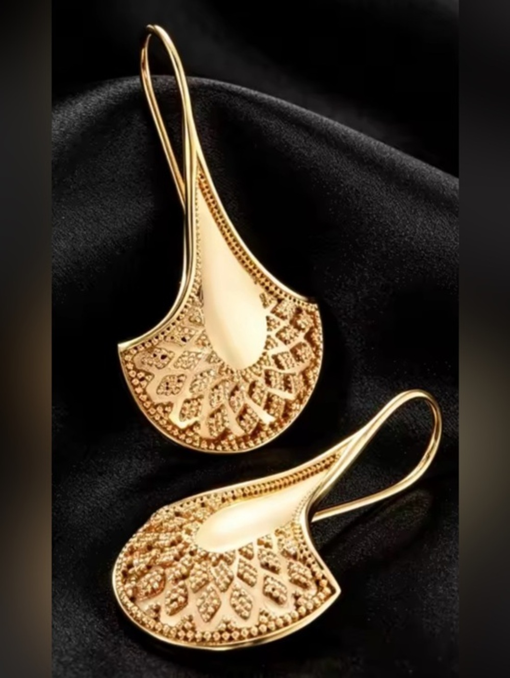 New 18k Gold Ornate Design Earrings